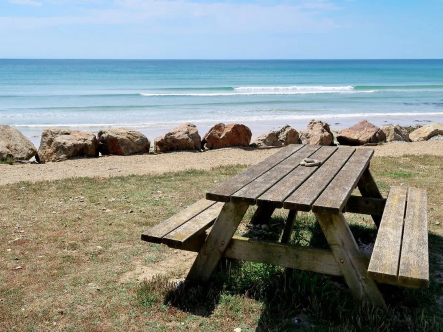 Les Volets Rouges (PEU101)