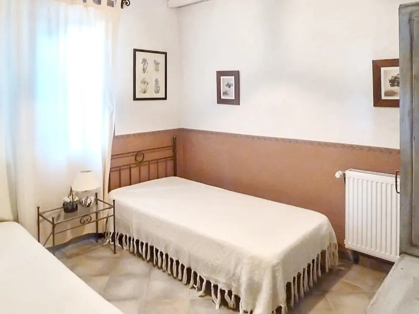 House With 2 Bedrooms in Oppède, With Wonderful Mountain View, Pool Ac