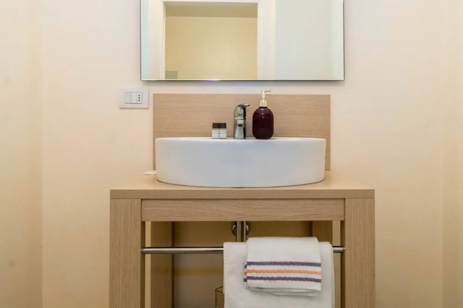 JOIVY Como Pool & Lake