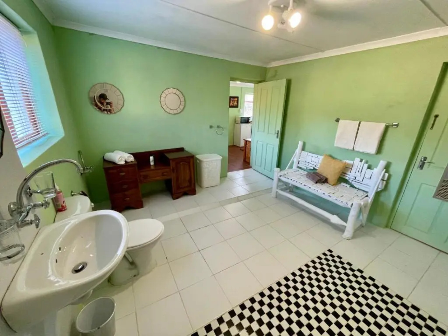 Blue Cow Barn - Boutique Farm