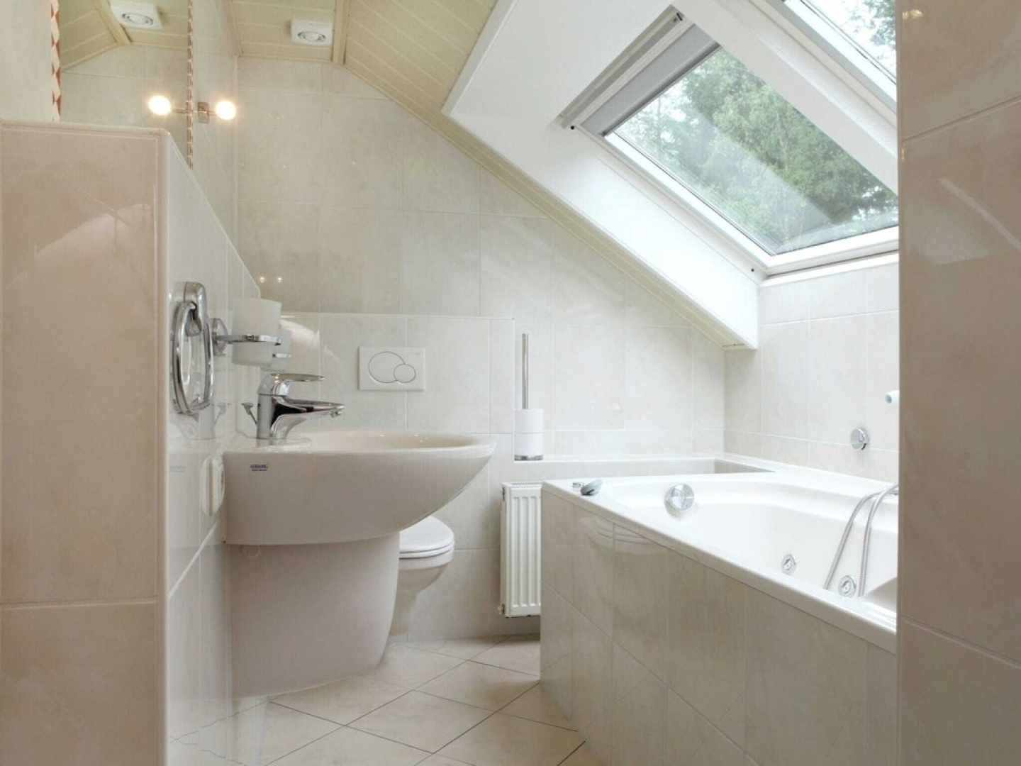 Family Villa w/ Trampoline, Pool