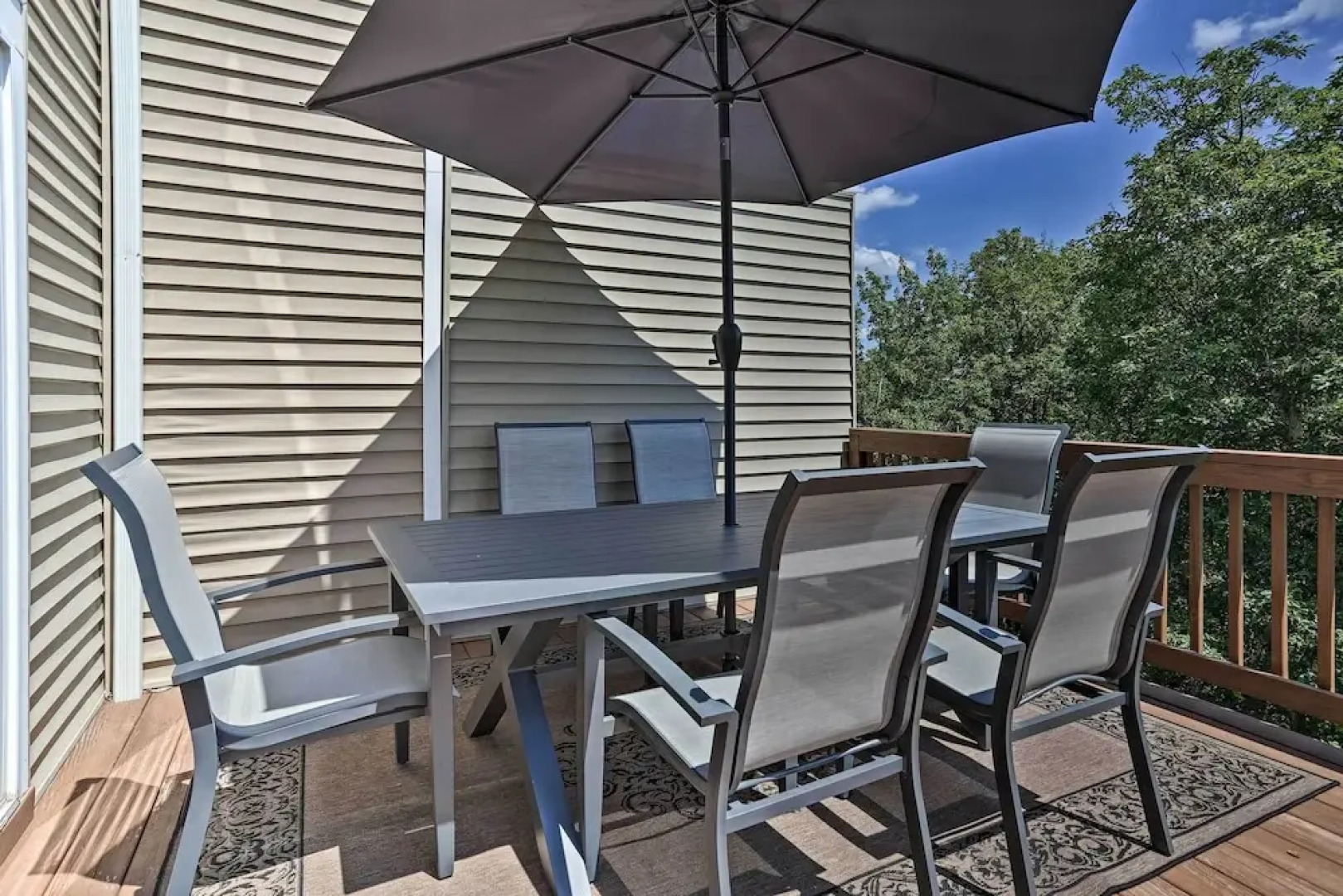 Retreat W/game Room & Deck, 1 Mi to Camelback