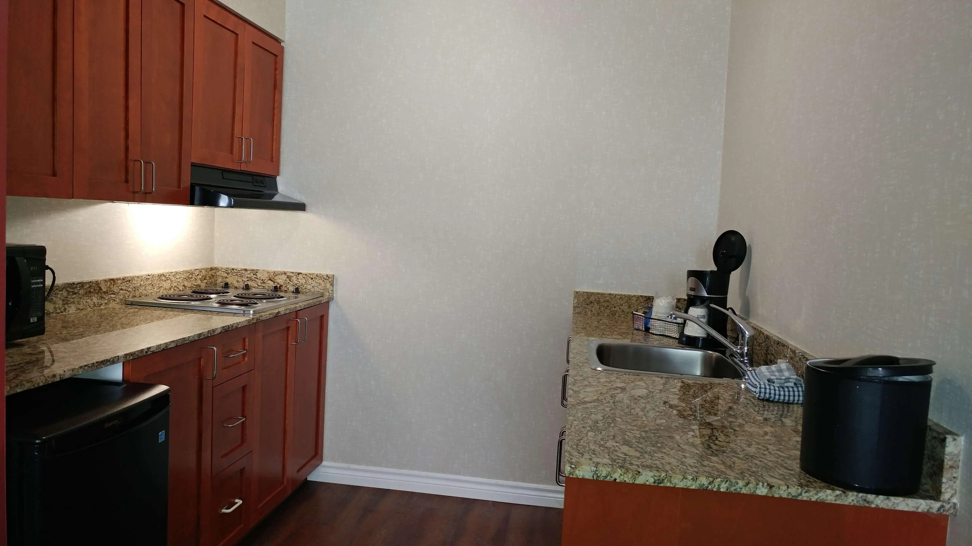 Best Western Plus Rose City Suites