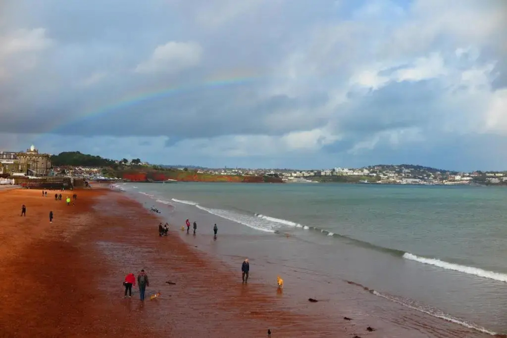 Esplanade Court Apartments With Seasonal Swimming Pool