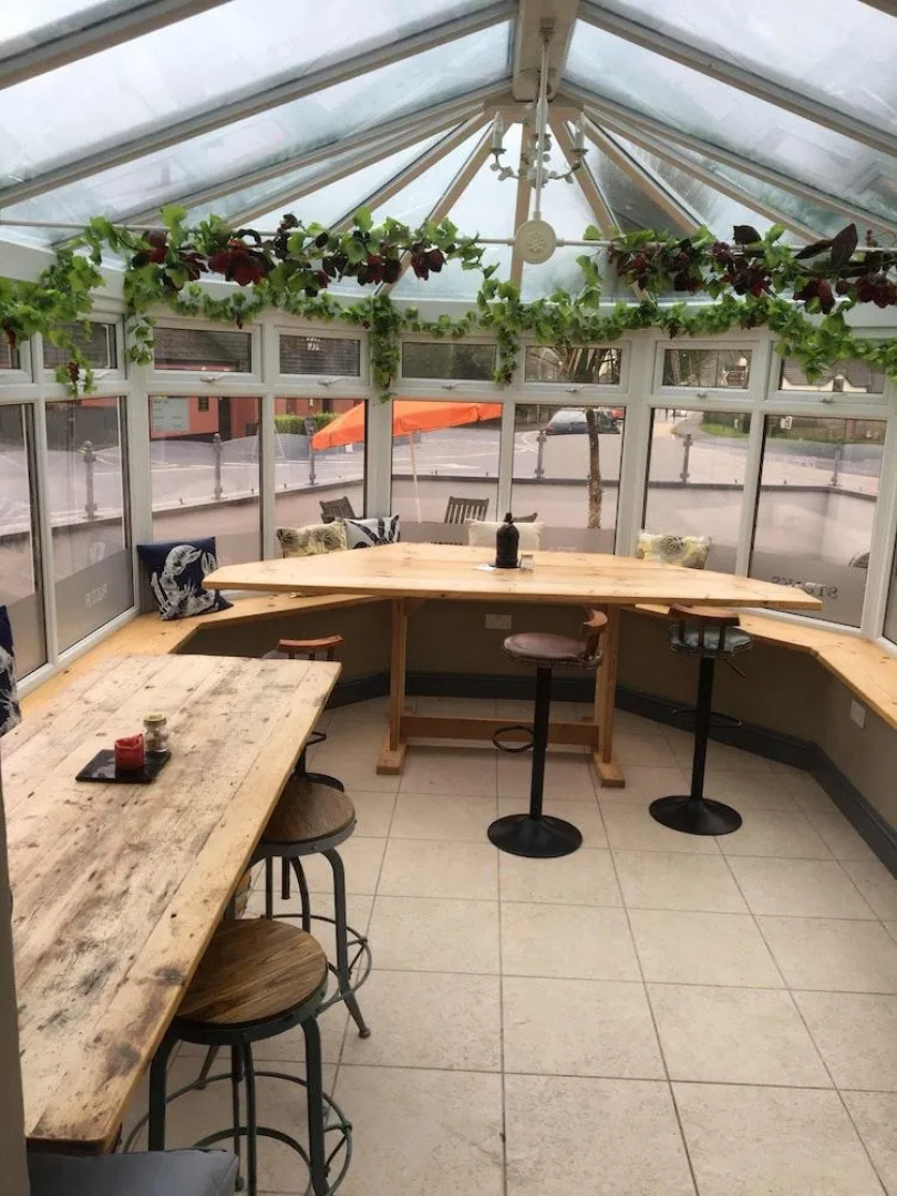 Crossvilla Guest House & Tea Room