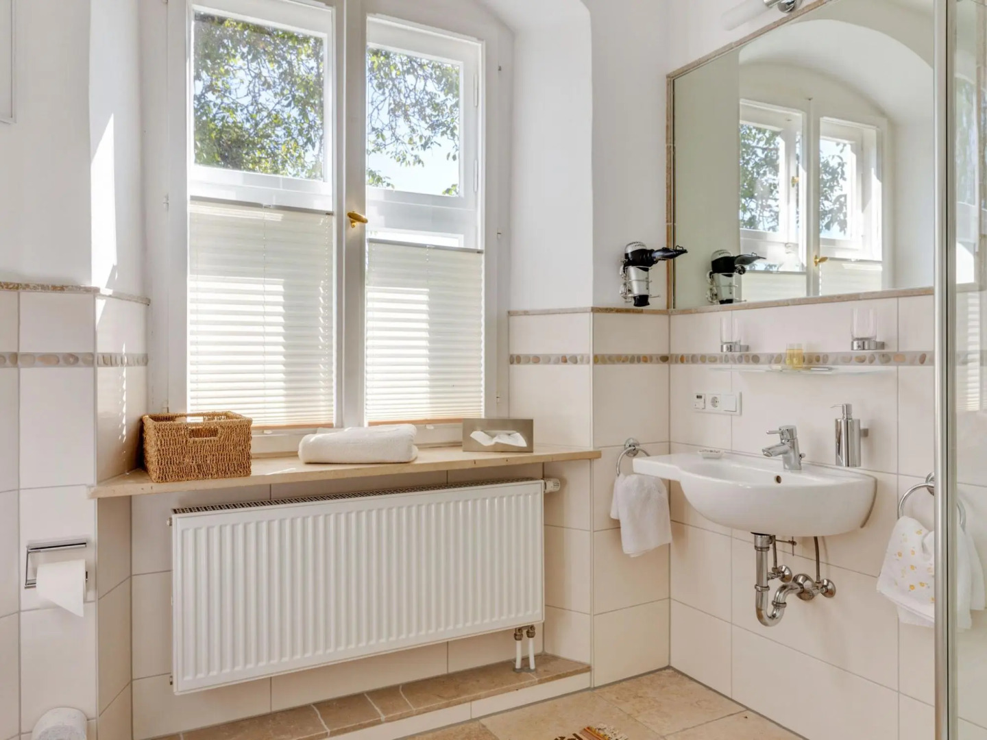 Lavish Castle in Riedenburg with Garden near Lake