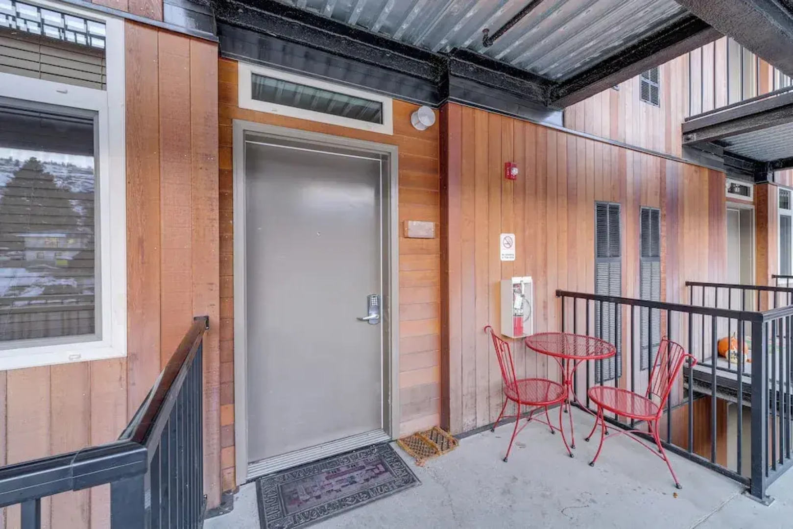 Resort Getaway on Lake Chelan: Pool + Beach Access