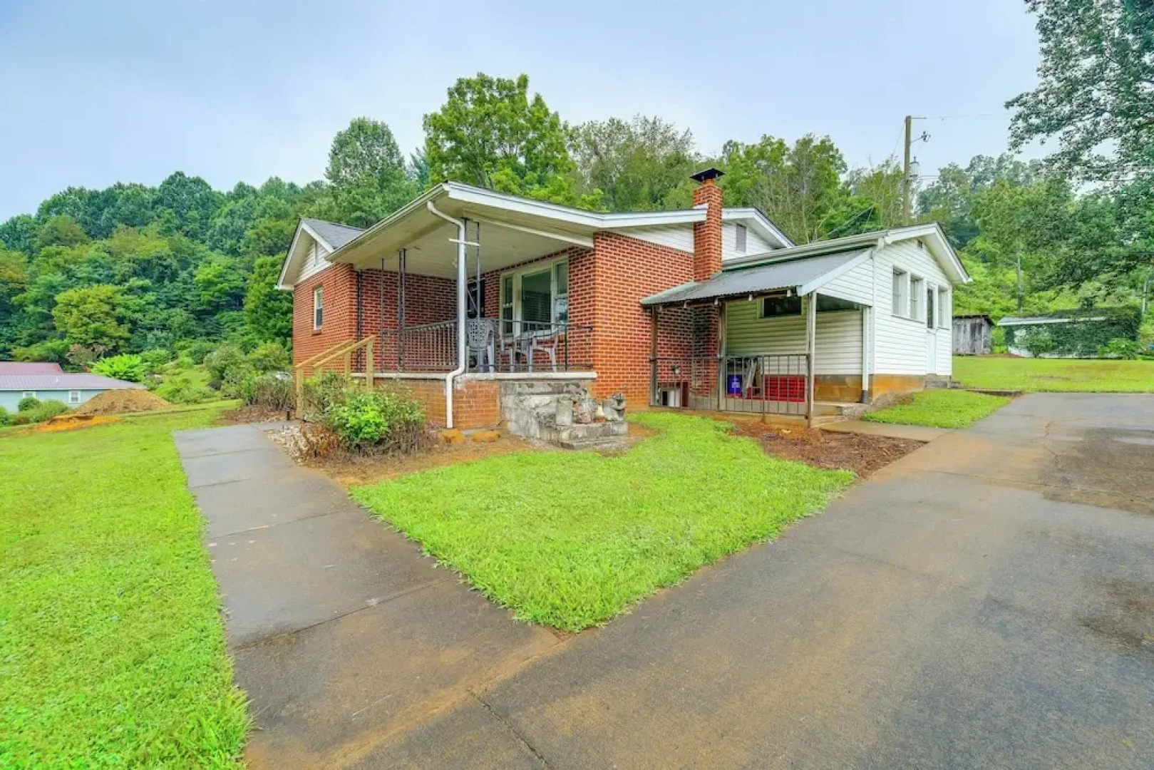 1 Mi to Virginia Creeper Trail: Serene Family Home
