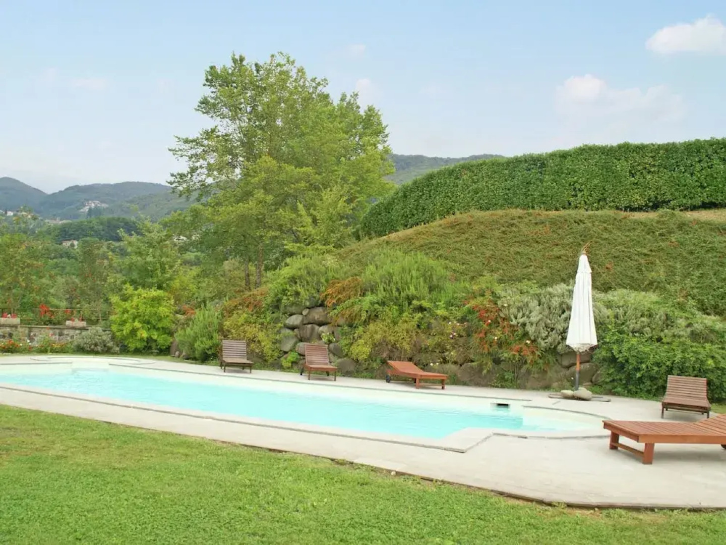 Tranquil Villa in San Romano di Garfagnana with Hot Tub