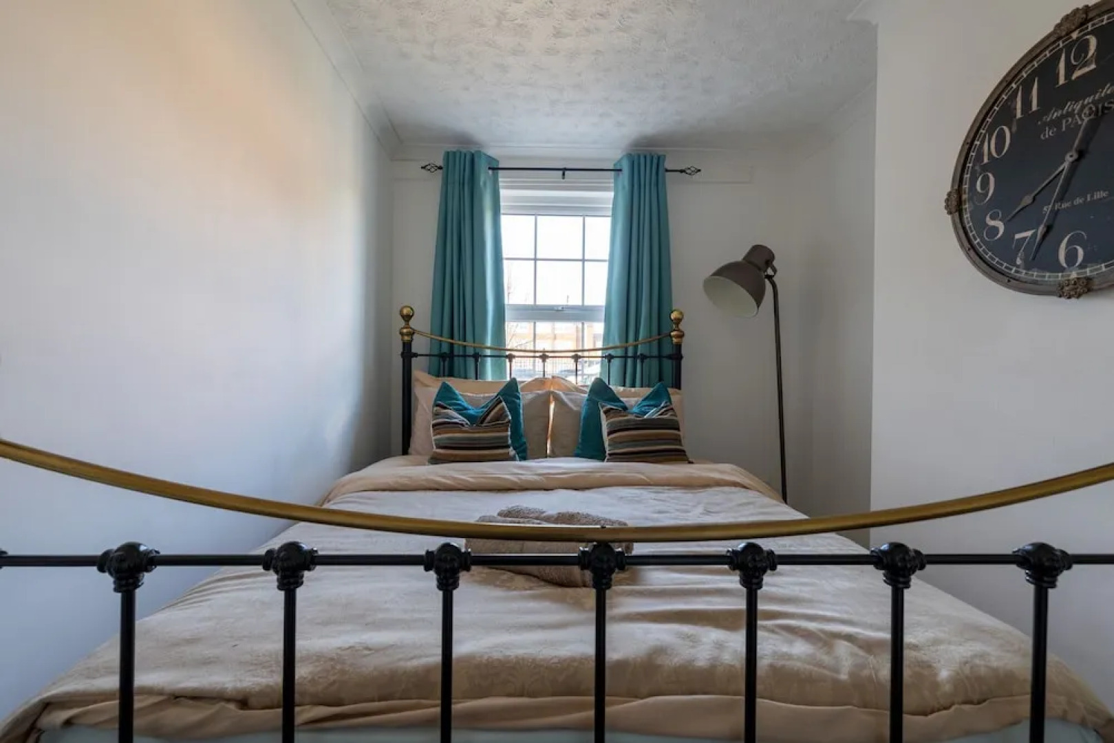 Captivating 4-bed House in Dartford