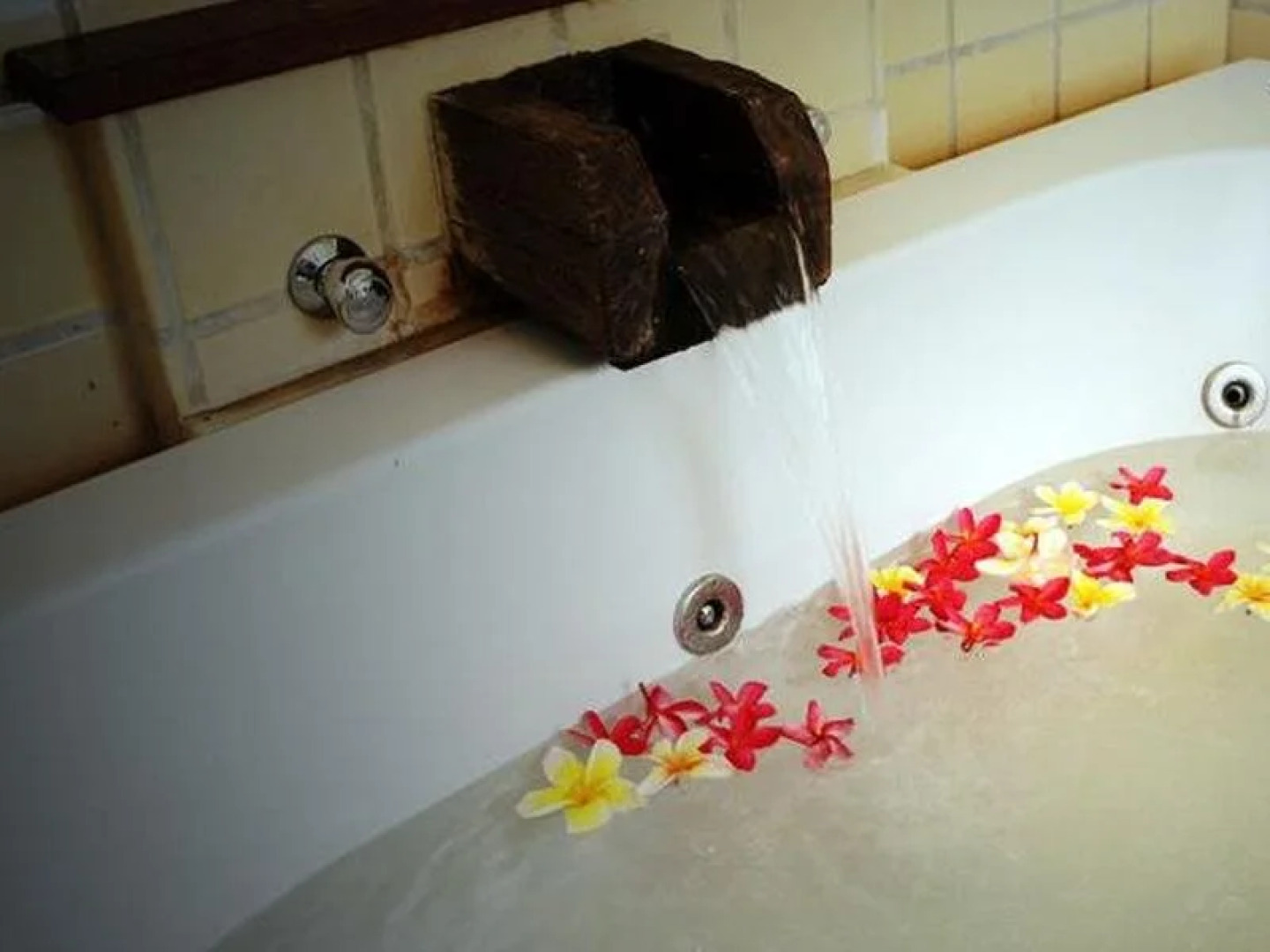 Parn Dhevi Riverside Resort & Spa