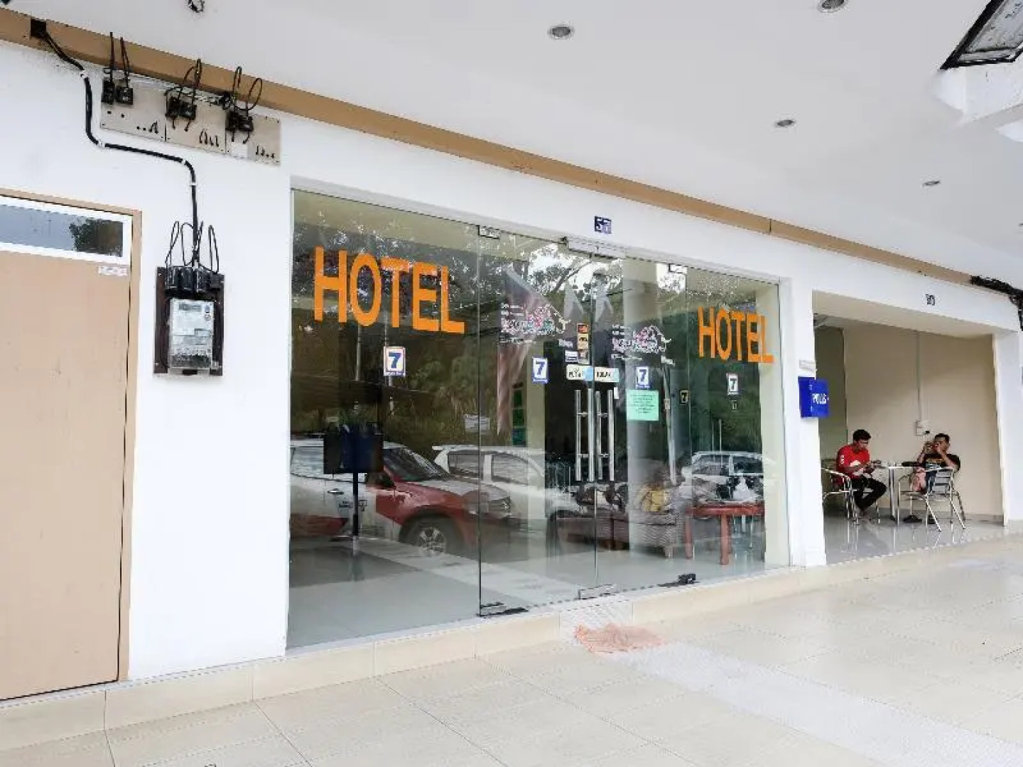 Super OYO 635 Seven Days Hotel