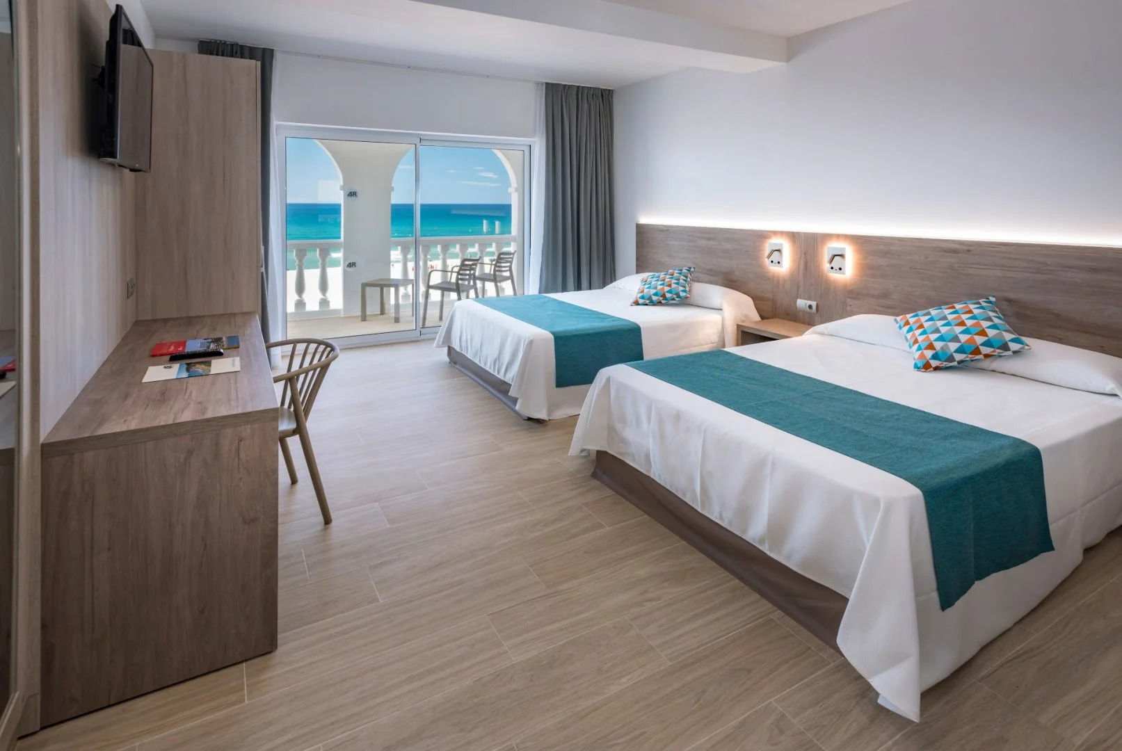 Отель 4R Gran Europe