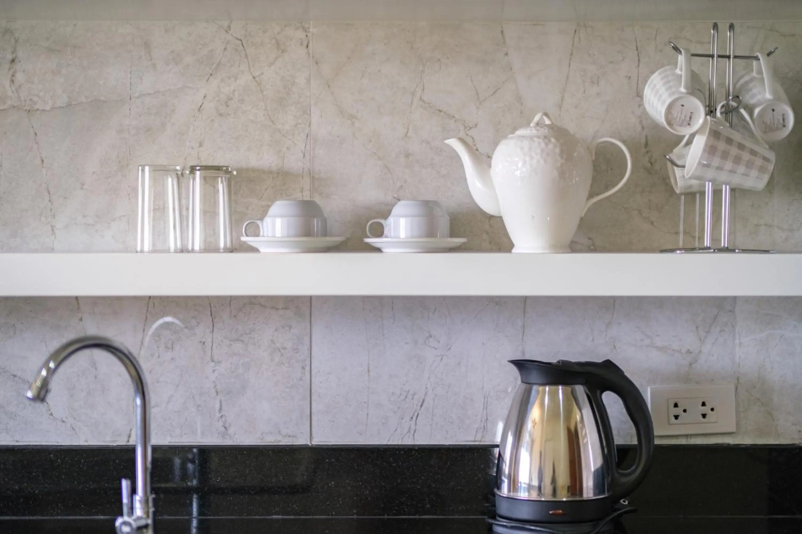 Seastar Hotel And Service Apartment