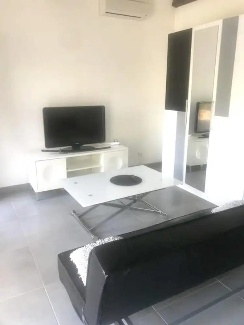 Studio in Lançon-provence, With Shared Pool, Furnished Garden and Wifi