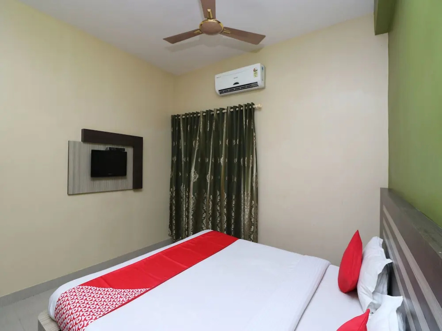 OYO 12318 Hotel Sea Horse