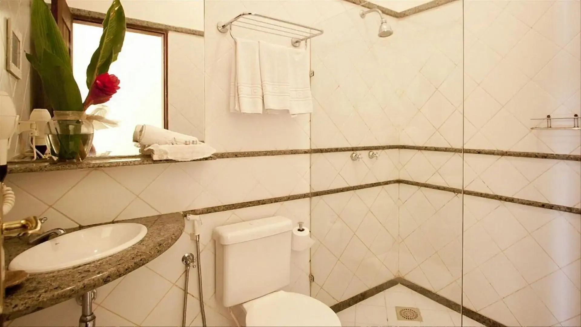 Solar do Carmo Suites & Apartments