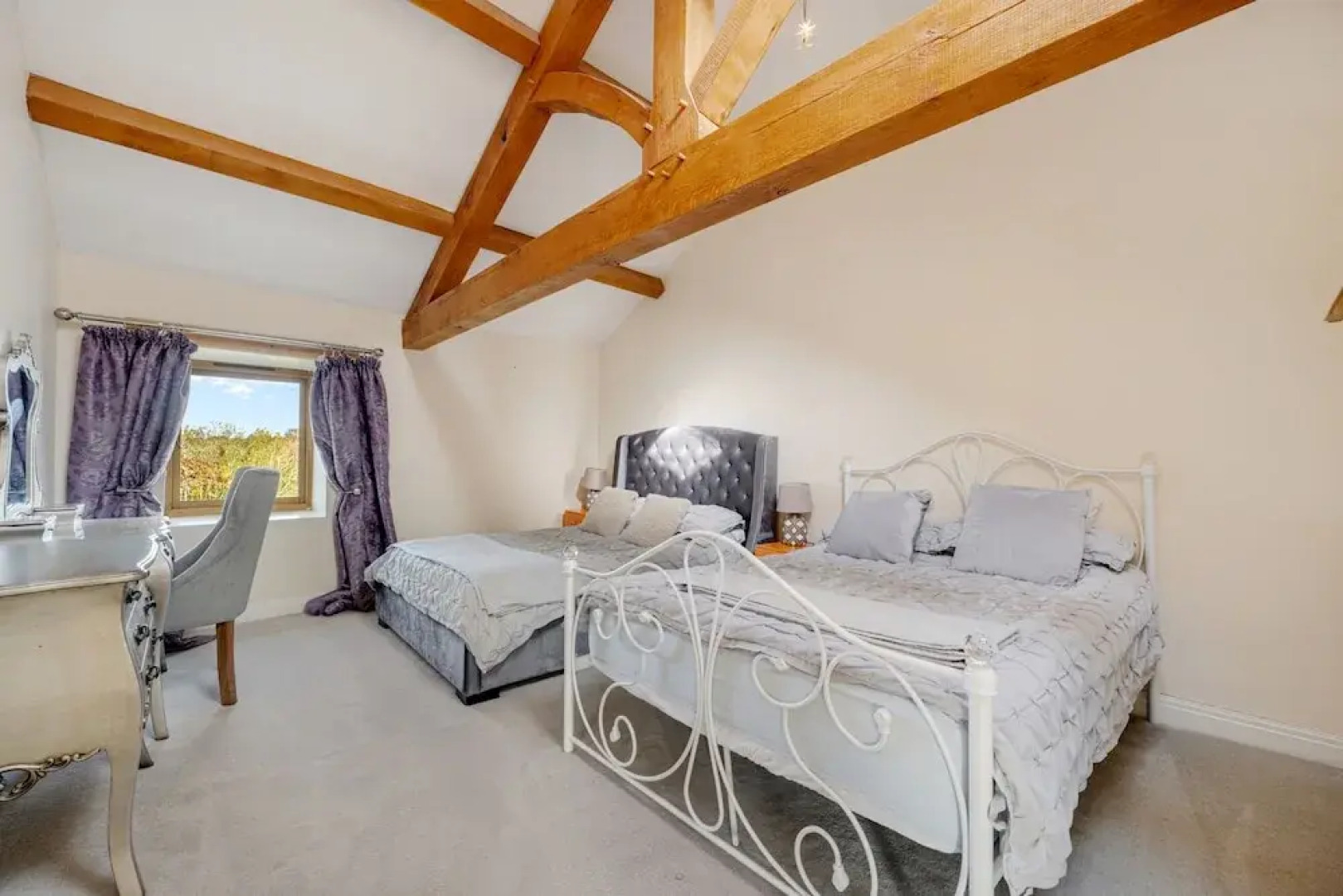 5-bed Retreat, Sleeps 12 in Harrogate With Hot Tub