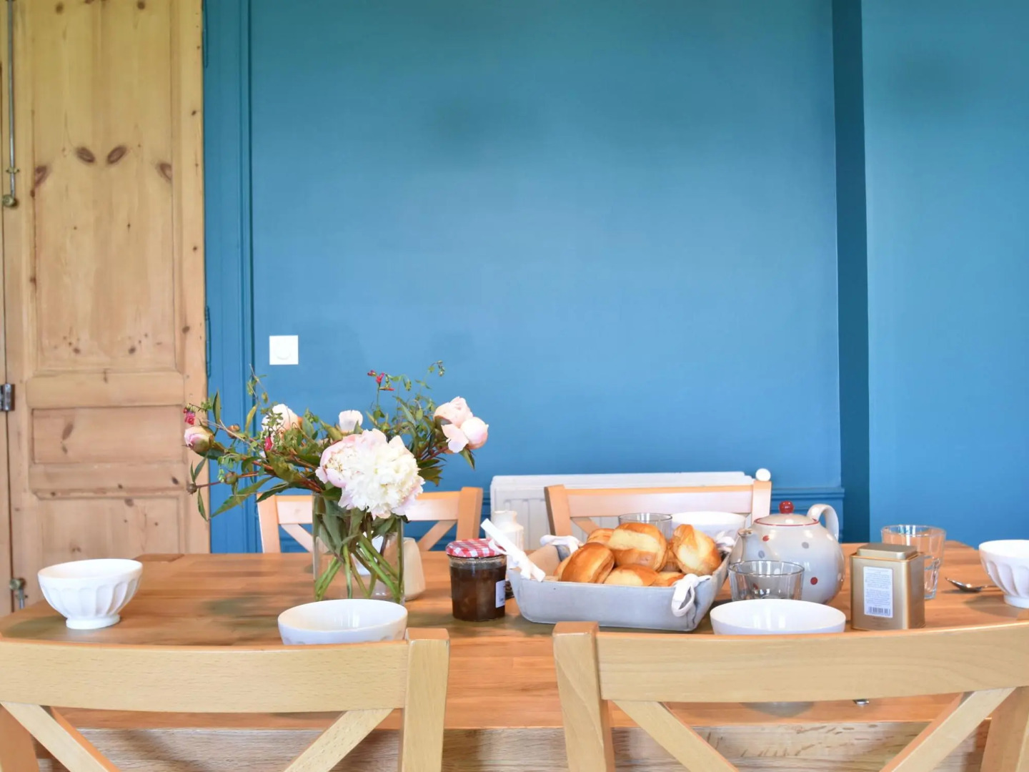 Heritage Castle in Asnieres with Garden