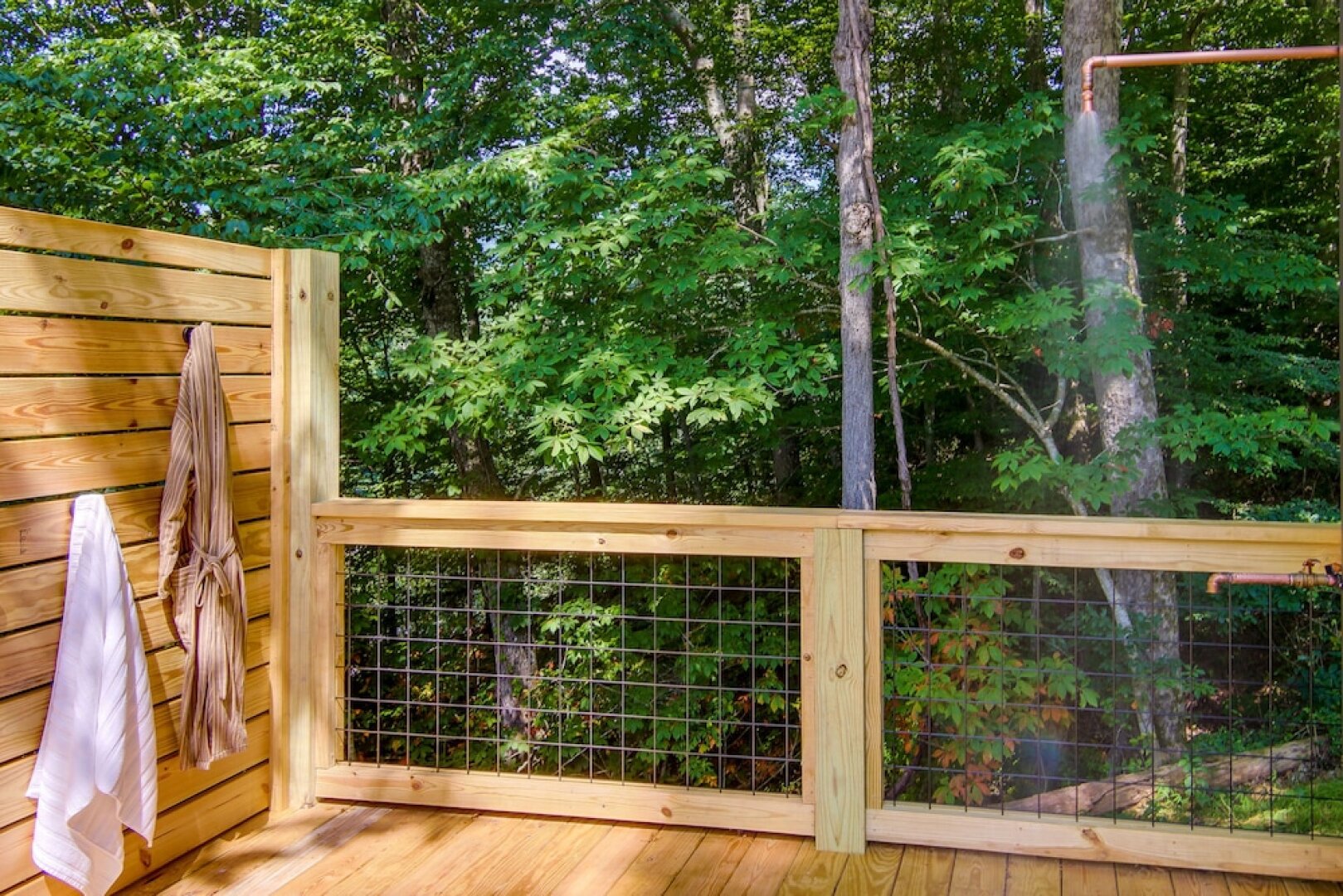 Upscale + Modern Tiny Cabin on Cane River!