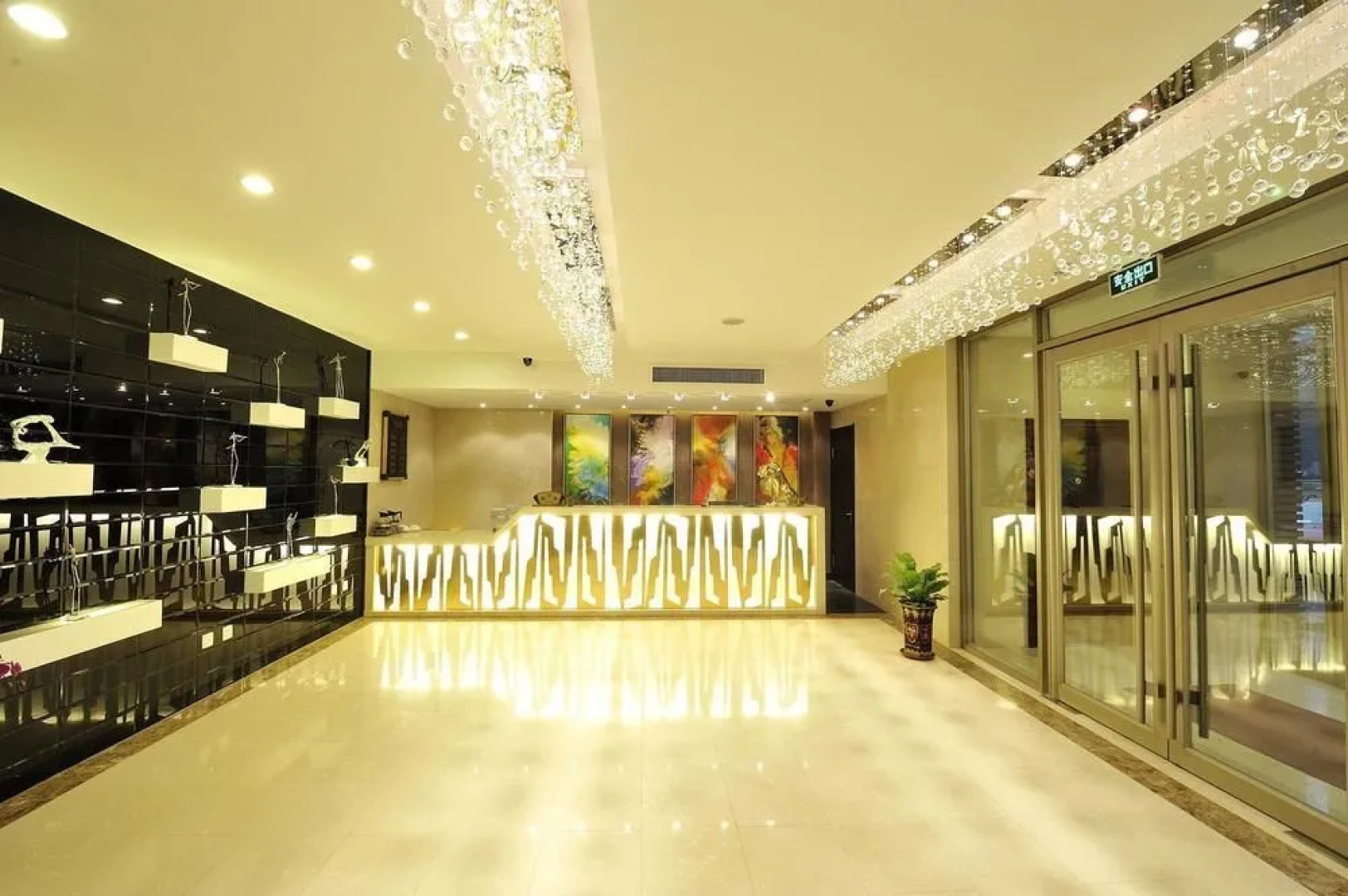 Wanjia Lakefront Hotel