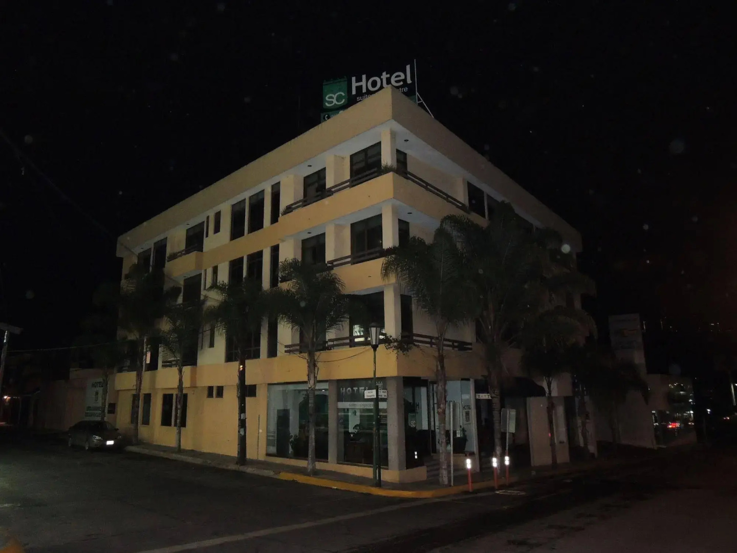 Estanza Hotel & Suites