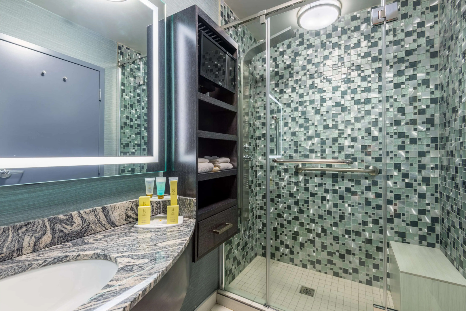 Applause Hotel by CLIQUE