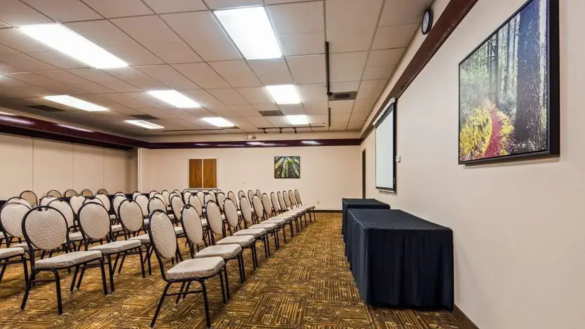 Best Western Plus Forest Park Inn