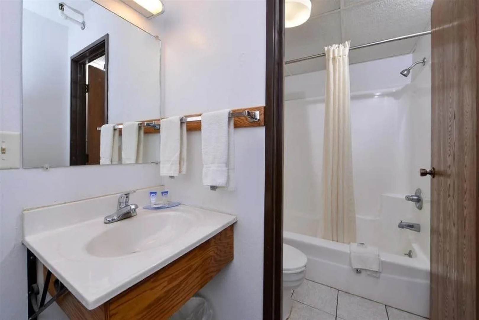 Americas Best Value Inn - Walcott / Davenport