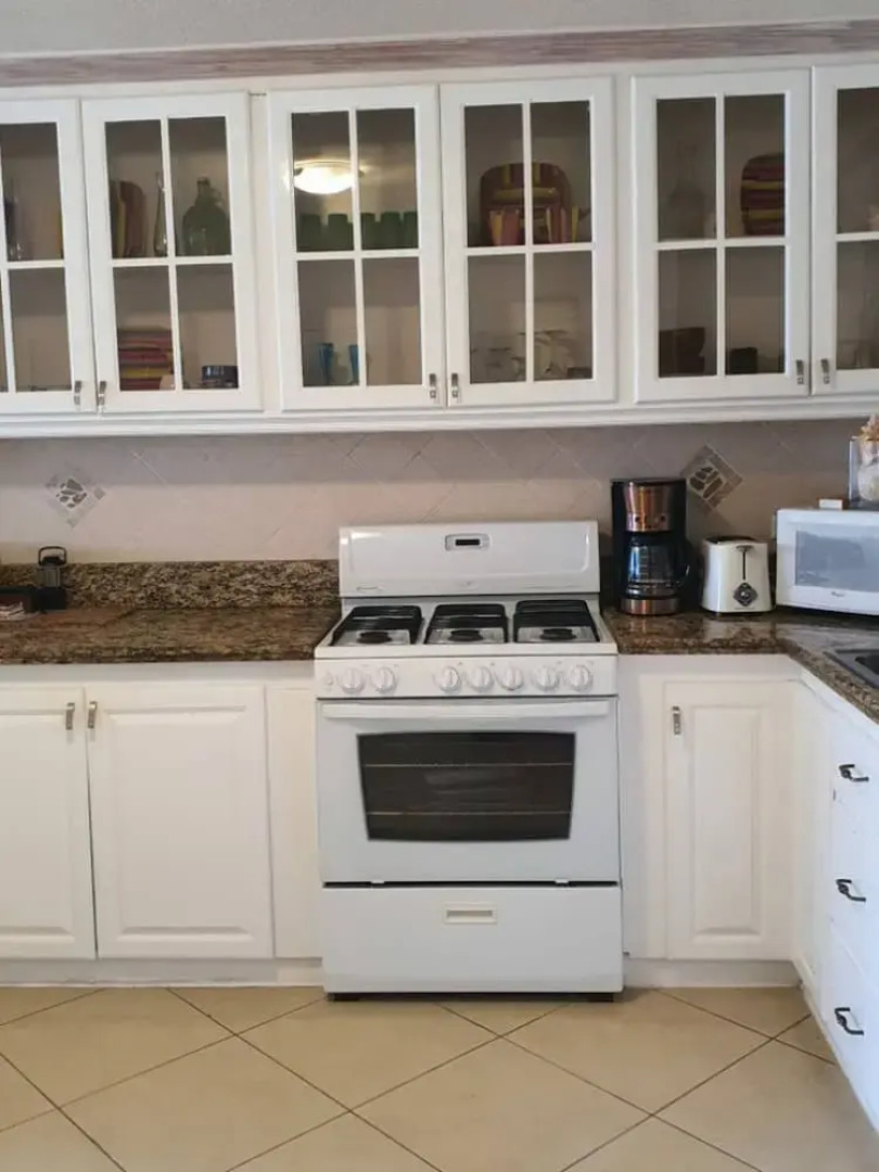 Beautiful Apartment Across The Road From The Beach