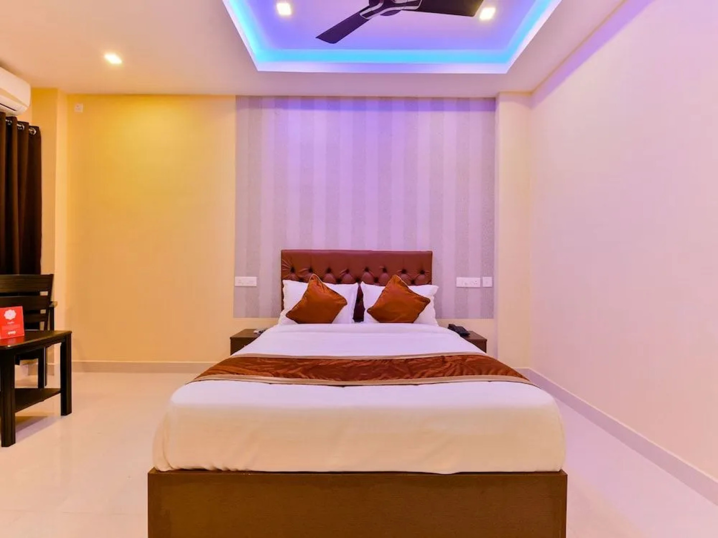 OYO 16605 Royal Front