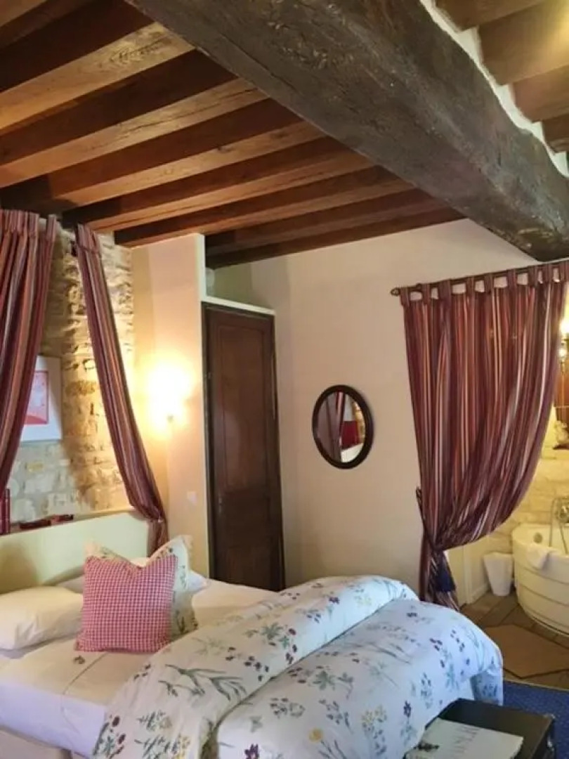 Maison de 3 chambres avec jacuzzi et wifi a Chablis