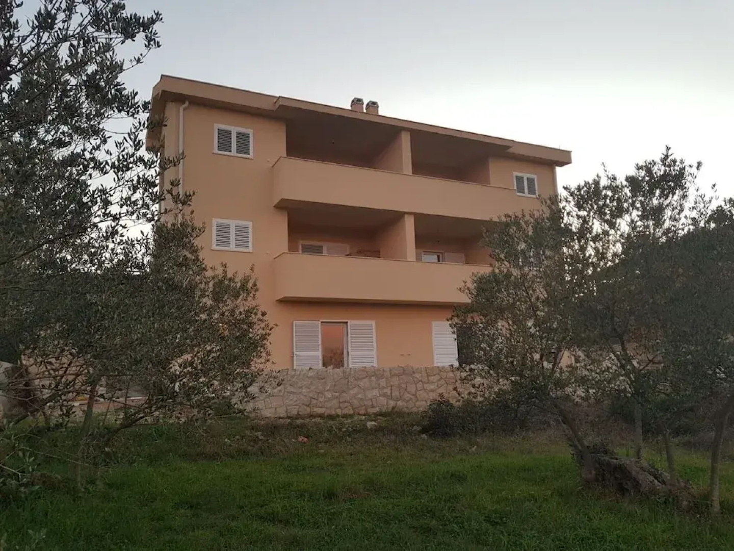 Contemporary Apartment in Neviđane near Sea