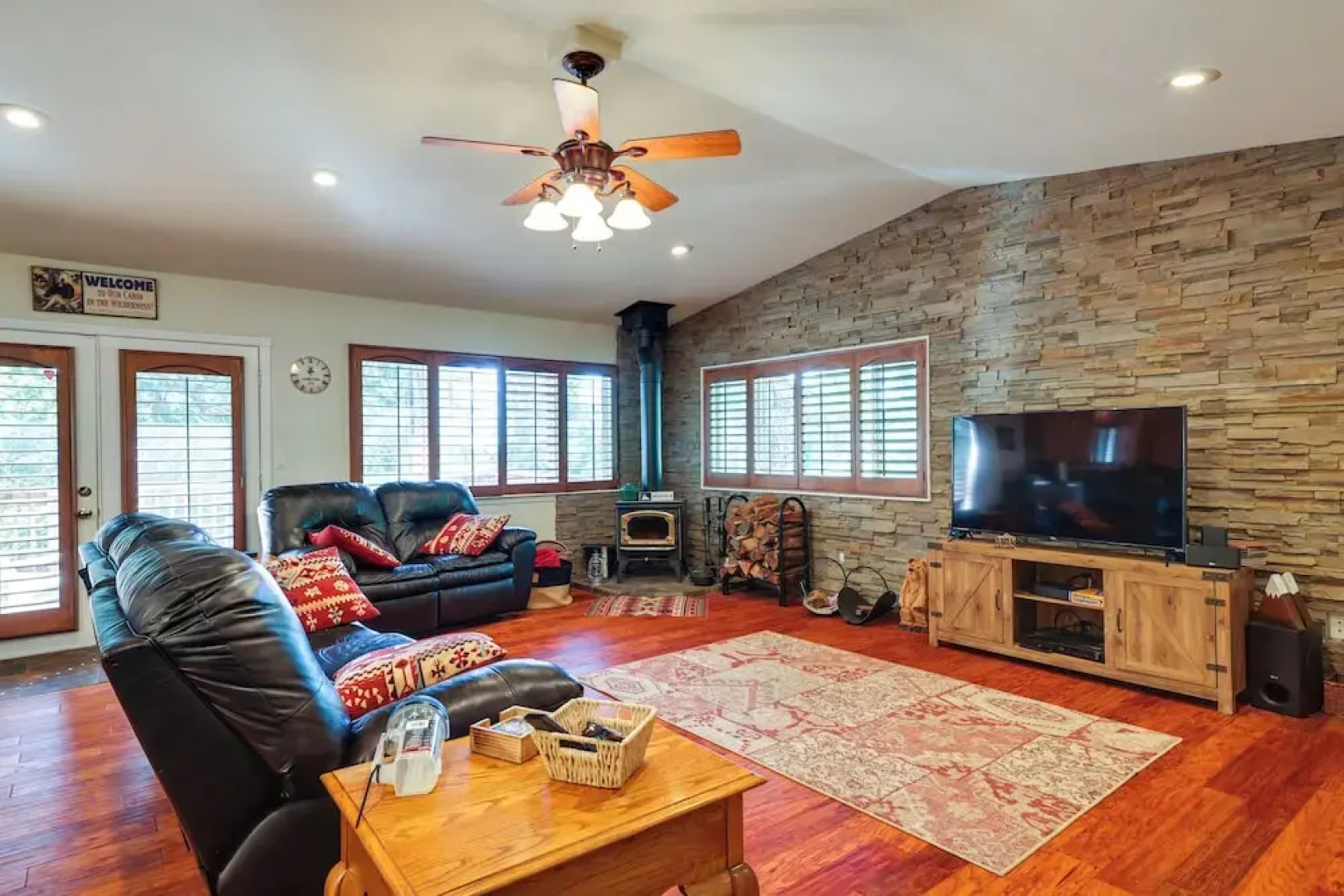 Cozy Mi-wuk Village Cabin w/ Deck!