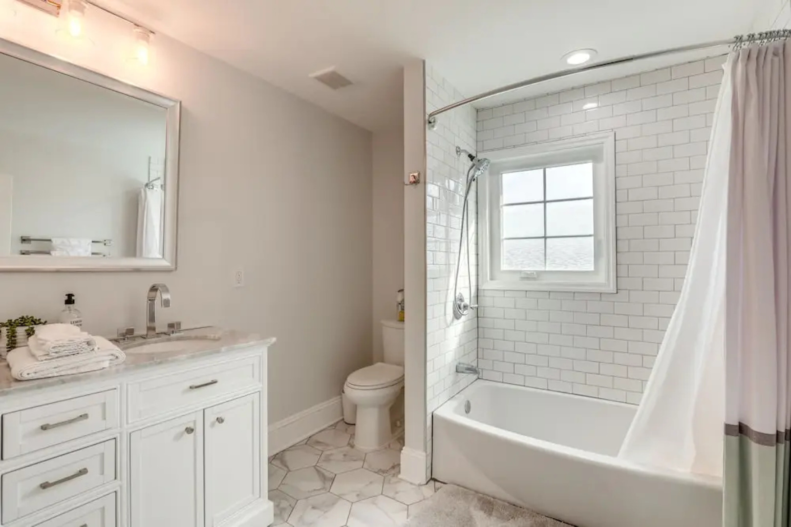 Long Branch Getaway - Walk to Beaches & Dining!