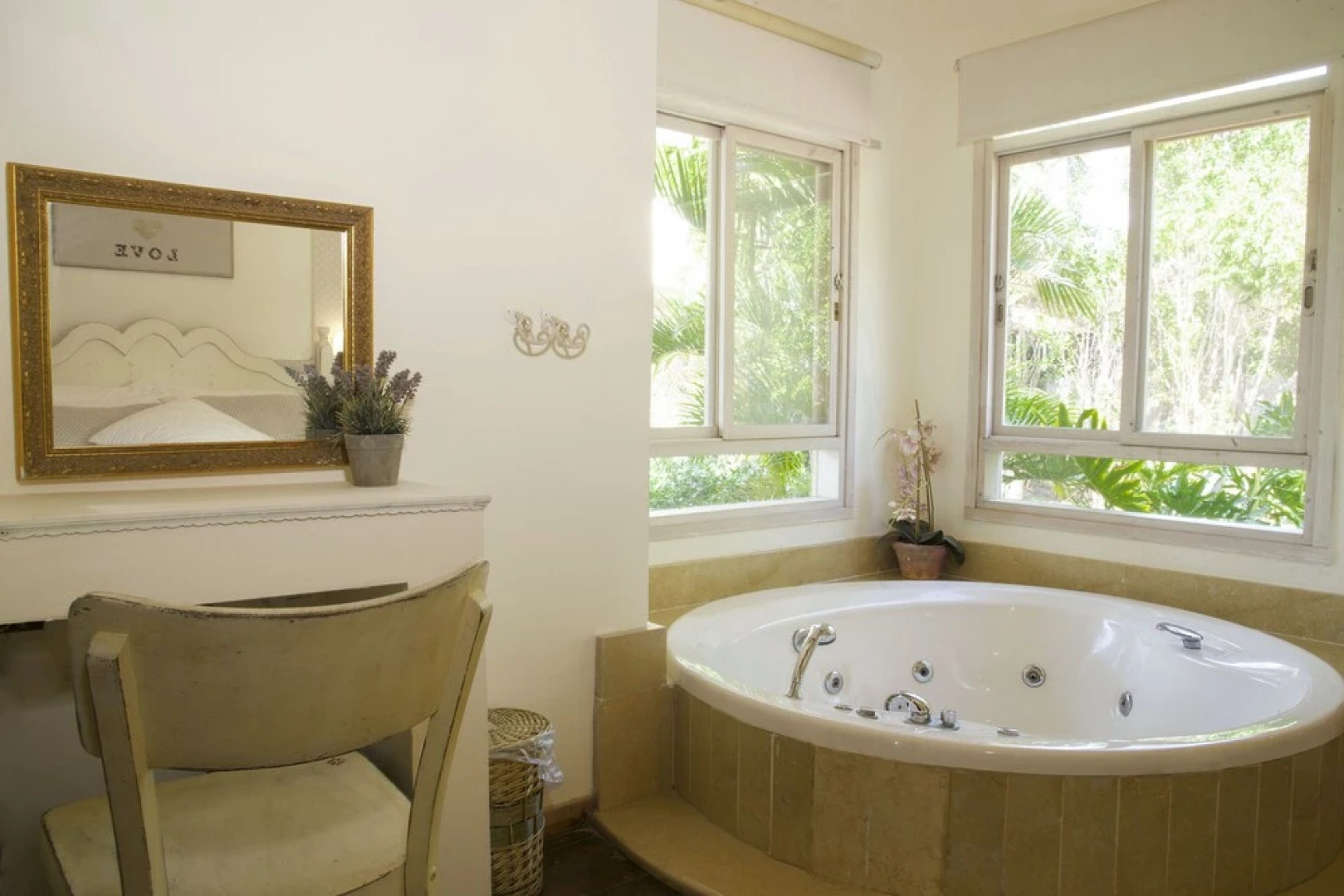 The White Cabins - Home