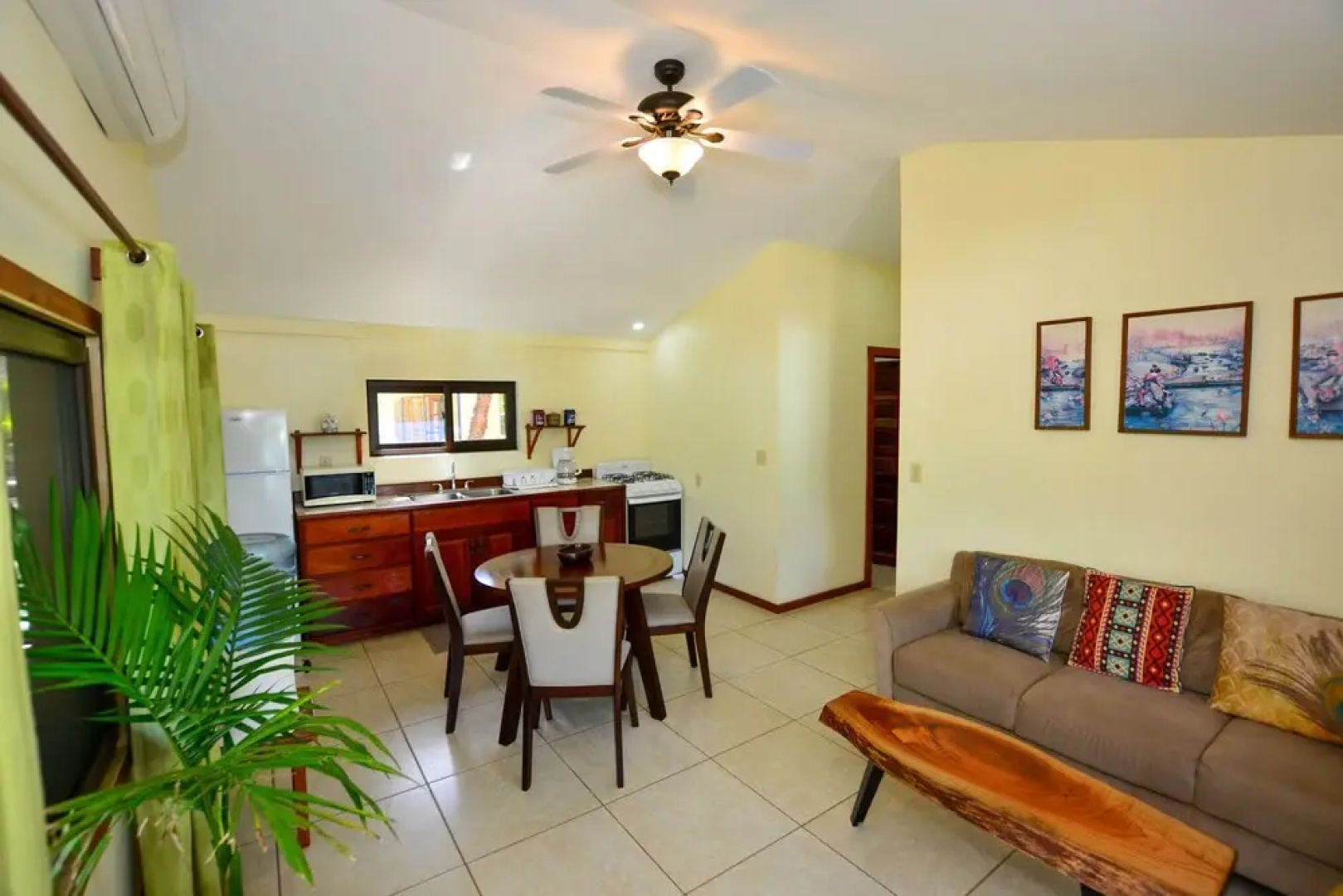 Coconut Row Boutique Hotel