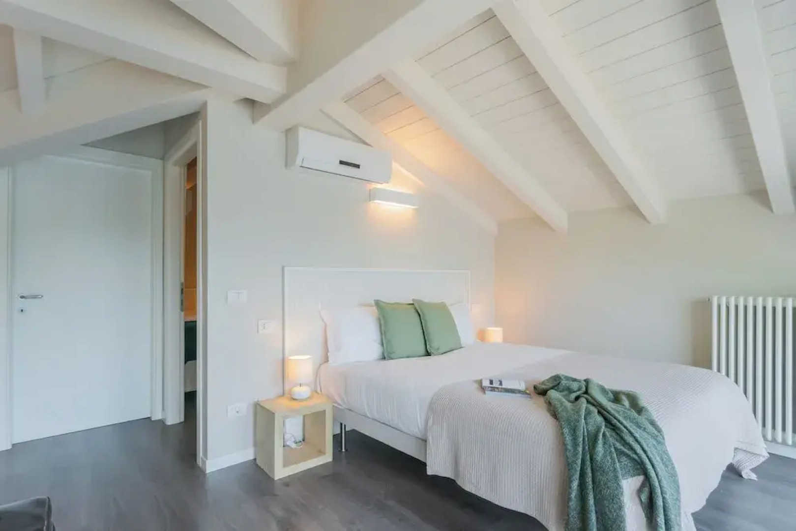 Mulino Vista Lake by Rent all Como