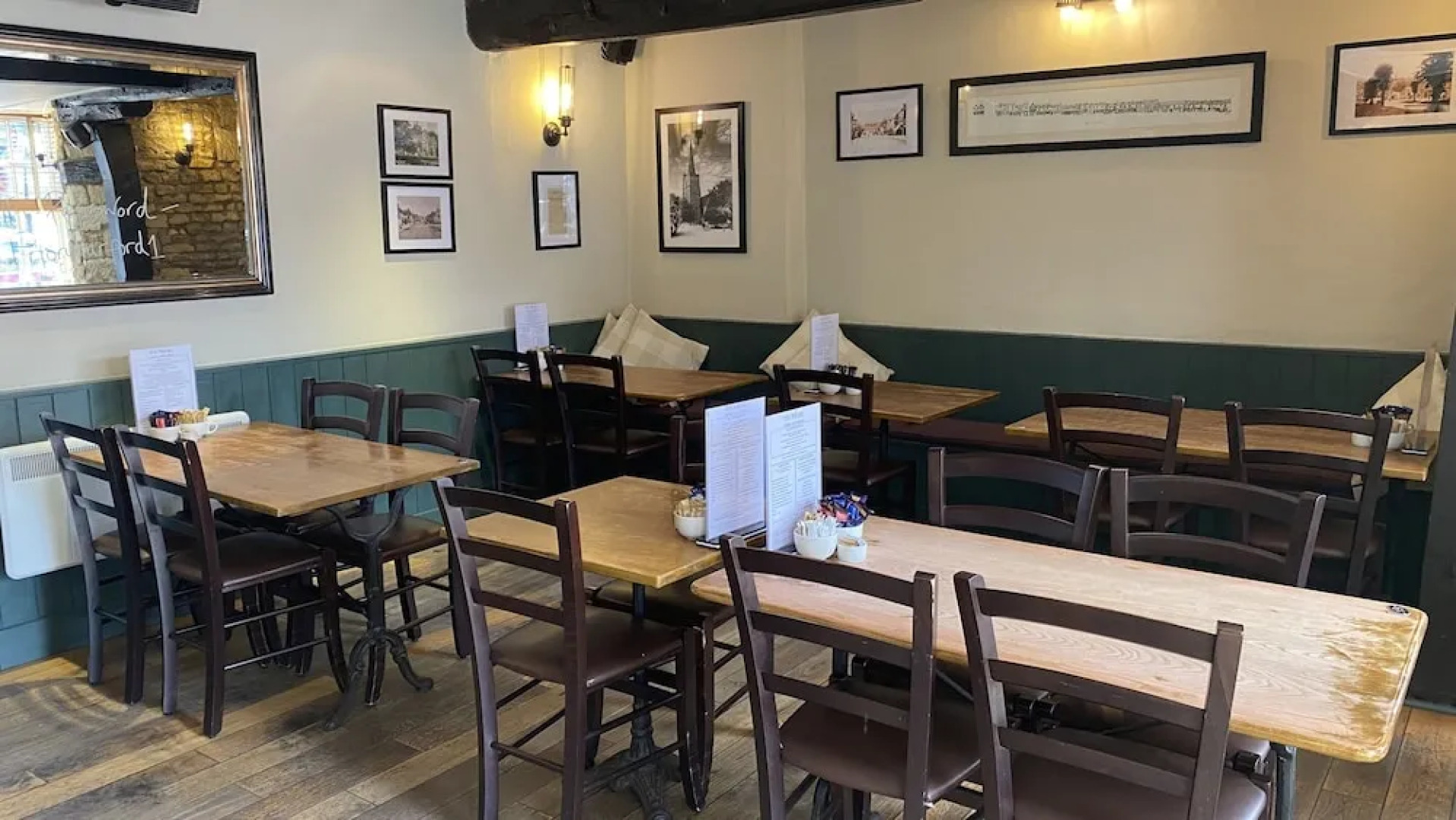 Priory Tearooms Burford With Rooms