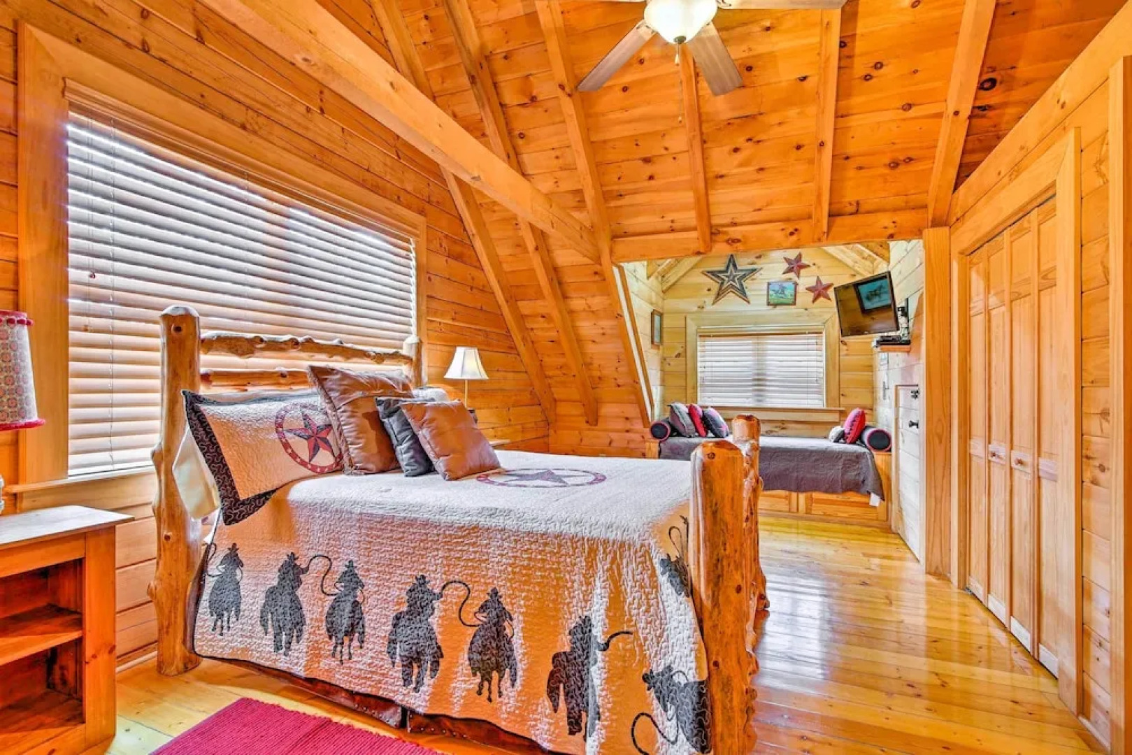 Lake Hartwell Lodge w/ Dock, Theater + Hot Tub!