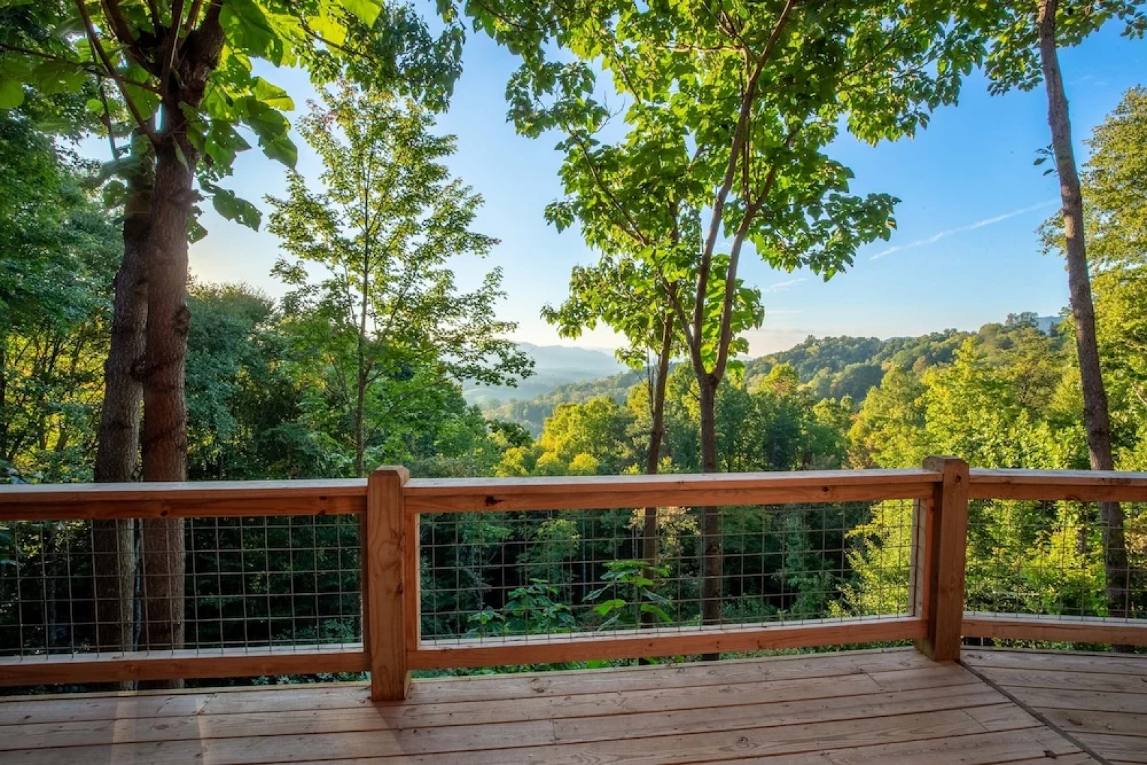 Stunning 2BR Cabin with Mountain Views