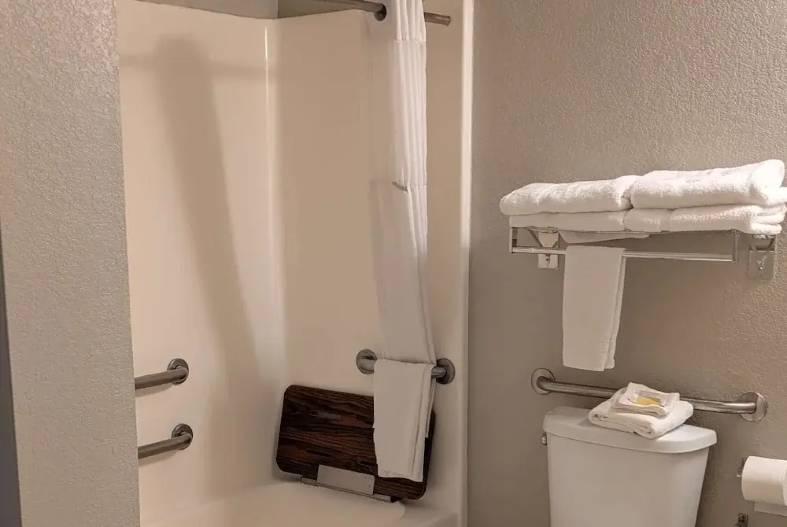 Days Inn & Suites Castle Rock
