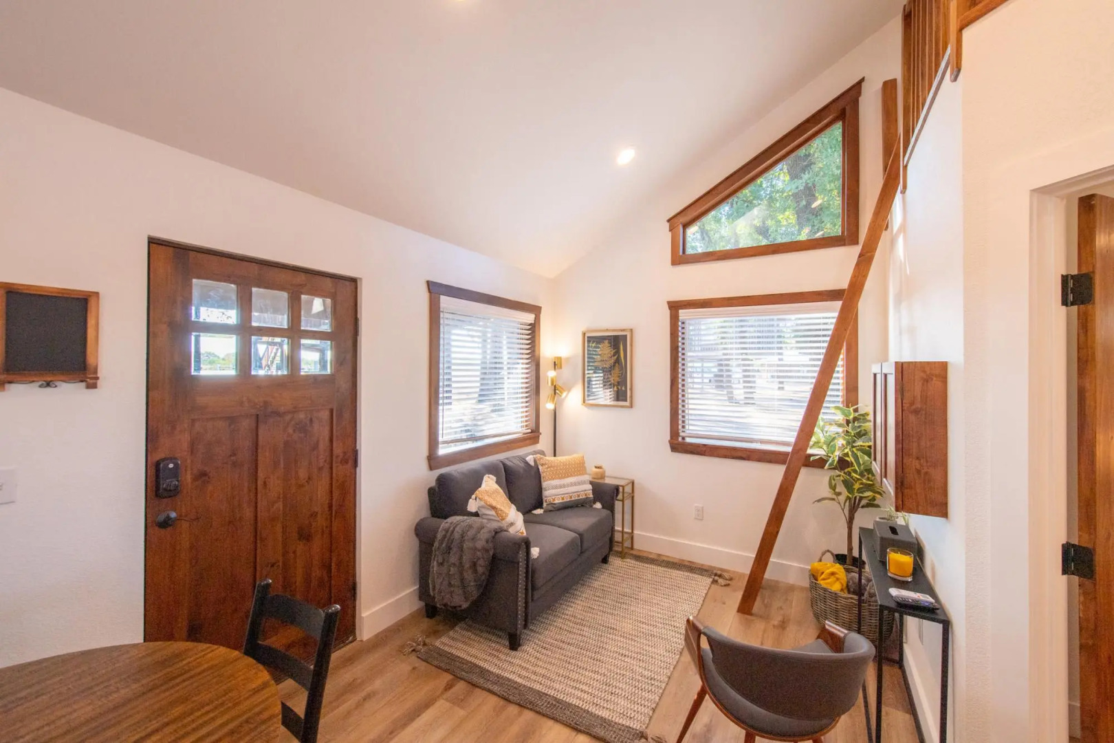 The Goldfinch Cabin (15 MIN to Magnolia & Baylor)