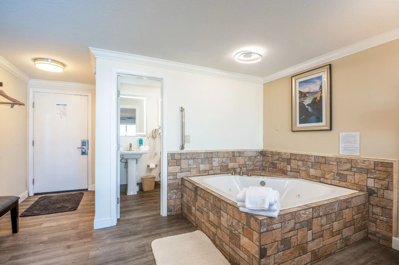 Sailor Jack's Oceanfront Inn