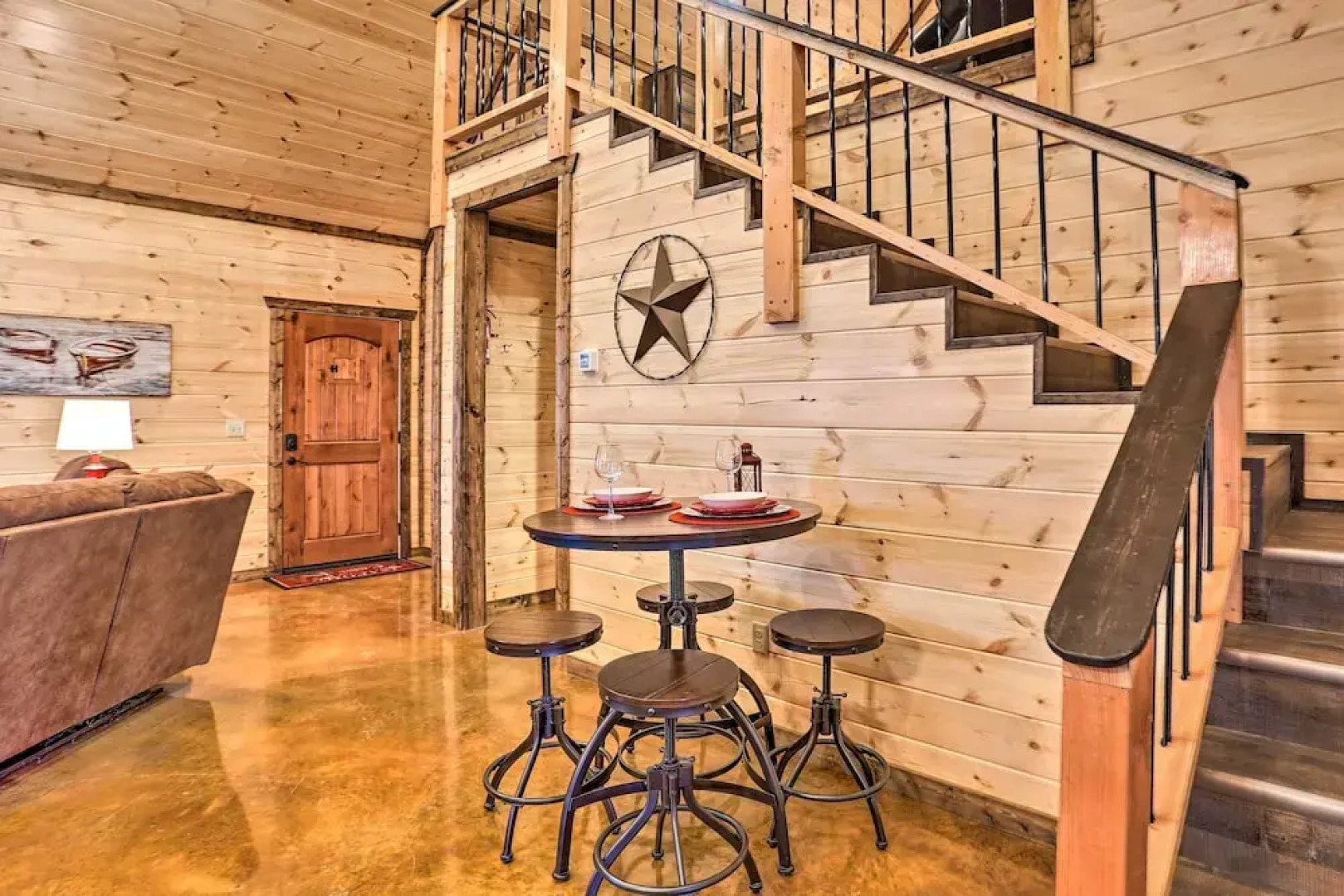 'the Breeze' - Broken Bow Cabin w/ Hot Tub & Deck!