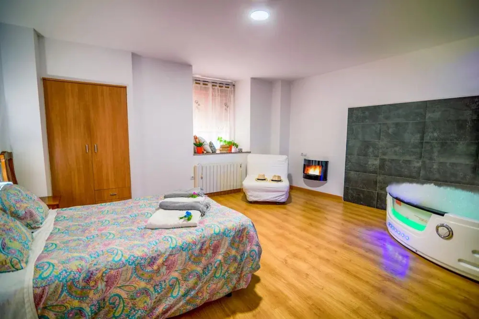 Rural House With Jacuzzi and Fireplace in the Room for 2-4 People