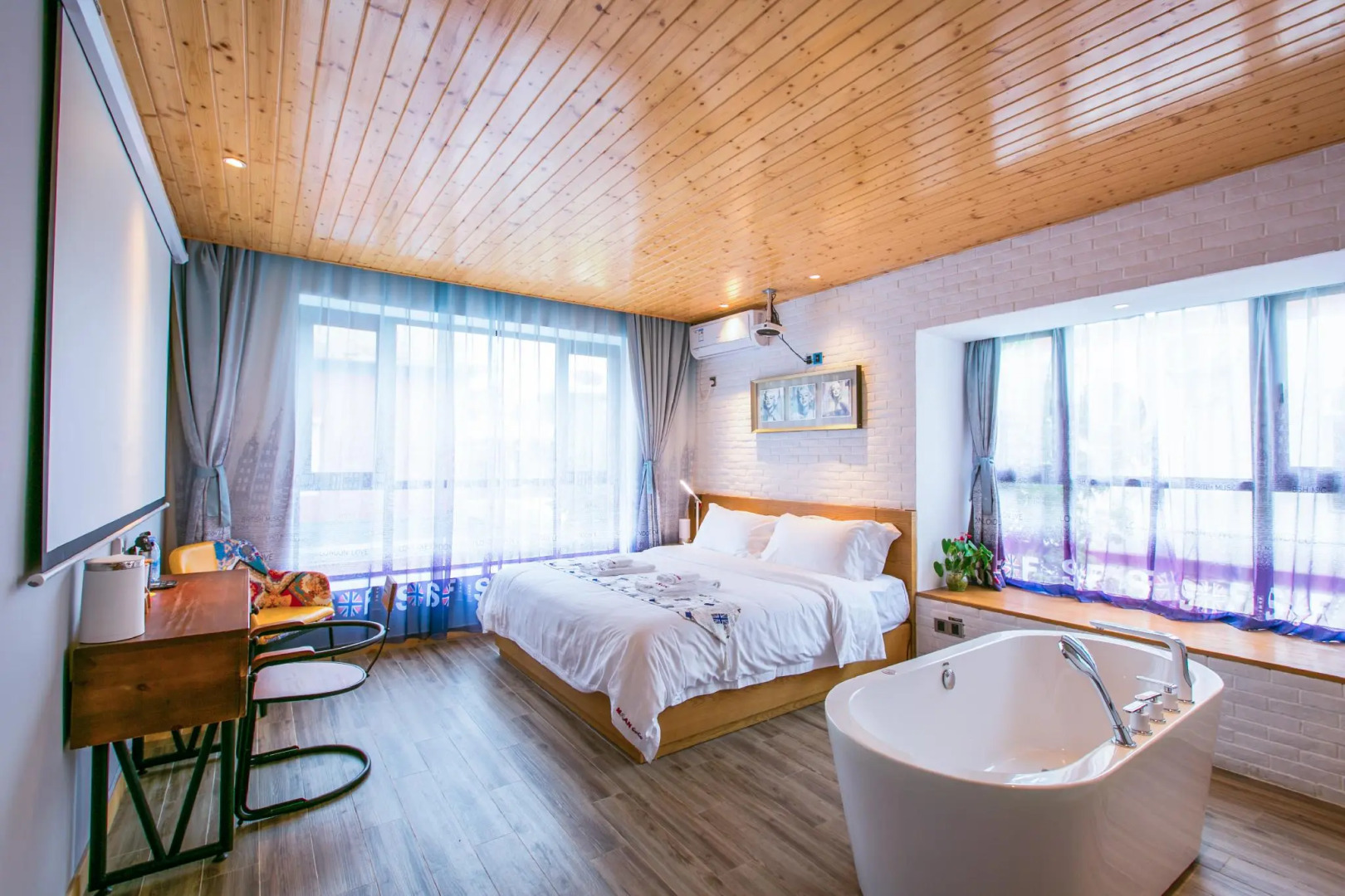 JiaoChangWei Maan CoCo Travelling With Hotel