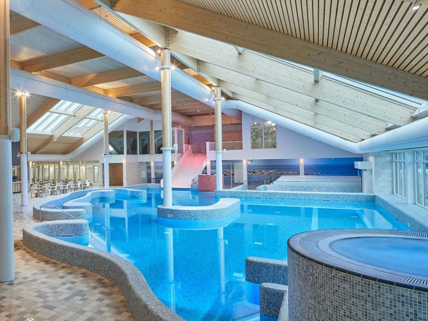 Luxury chalet with infrared sauna, on a holiday park, 2.5 km. from the beach