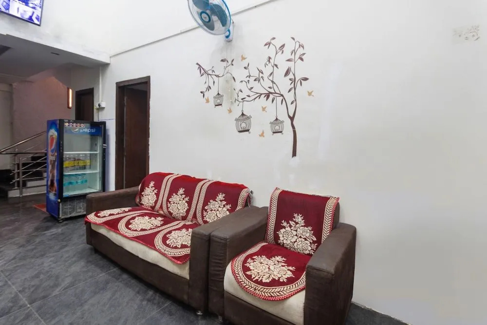 OYO 47565 Hotel Cm Residency