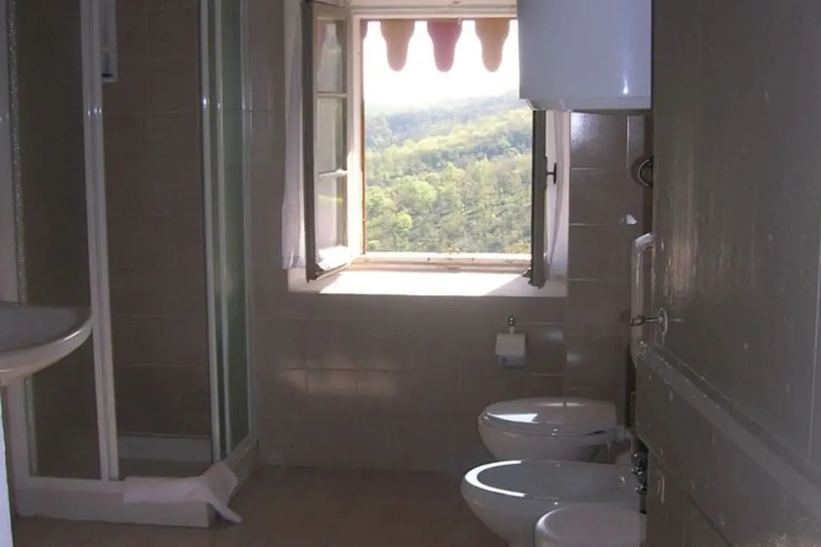 Apartment in a 19th Century Building, in the Hills With Stunning Views, Wifi